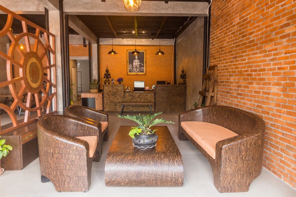 Iris Hostel 10/40