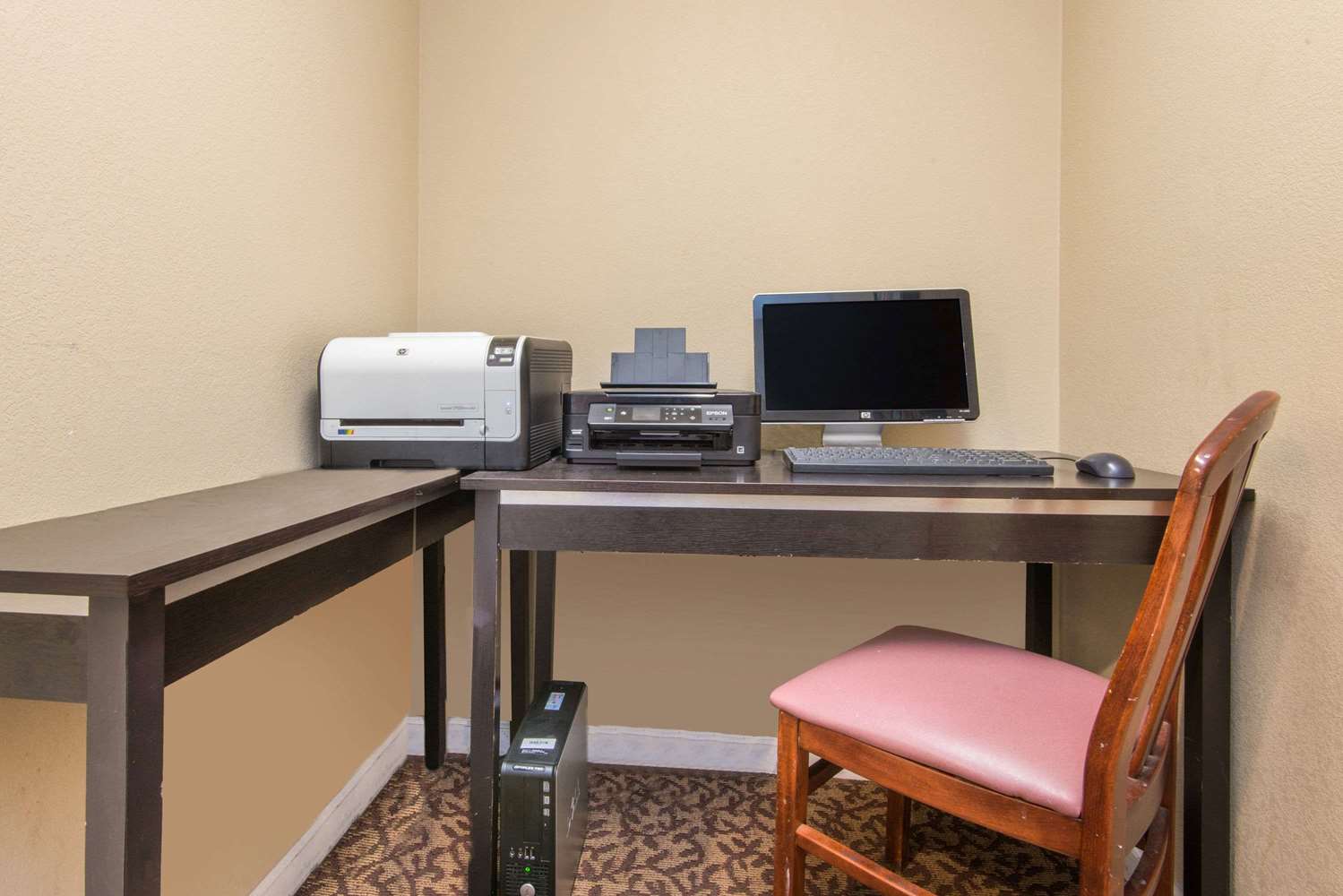 Hawthorn Suites By Wyndham Wichita East 29/35