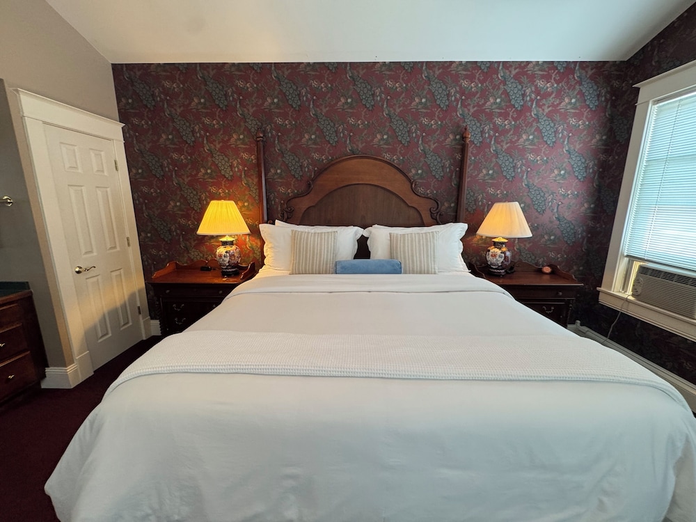 Romance of the Sea, King Bed