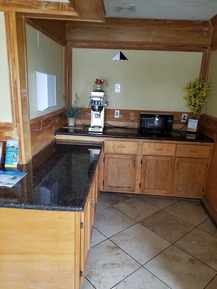 Americas Best Value Inn Suites Pensacola 2/30