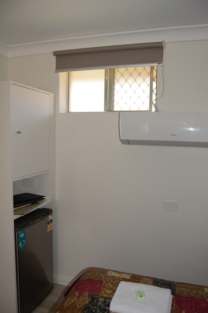 Civic Motor Inn Cowra 29/71