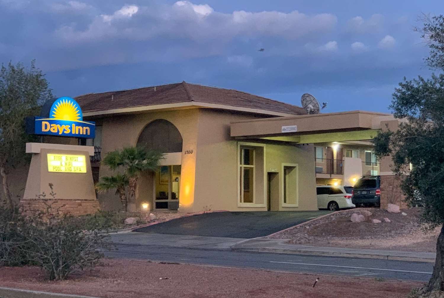 Days Inn by Wyndham Lake Havasu 2/36