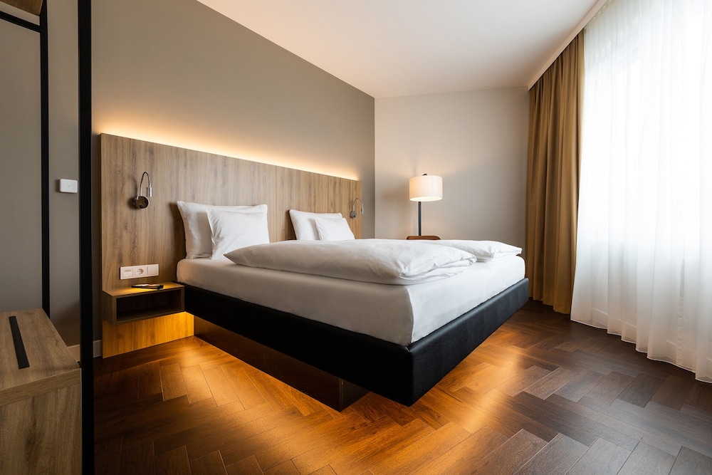 DELUXE, SUITE