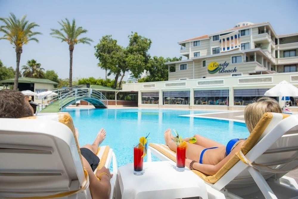 Sandy Beach Hotel 6/48