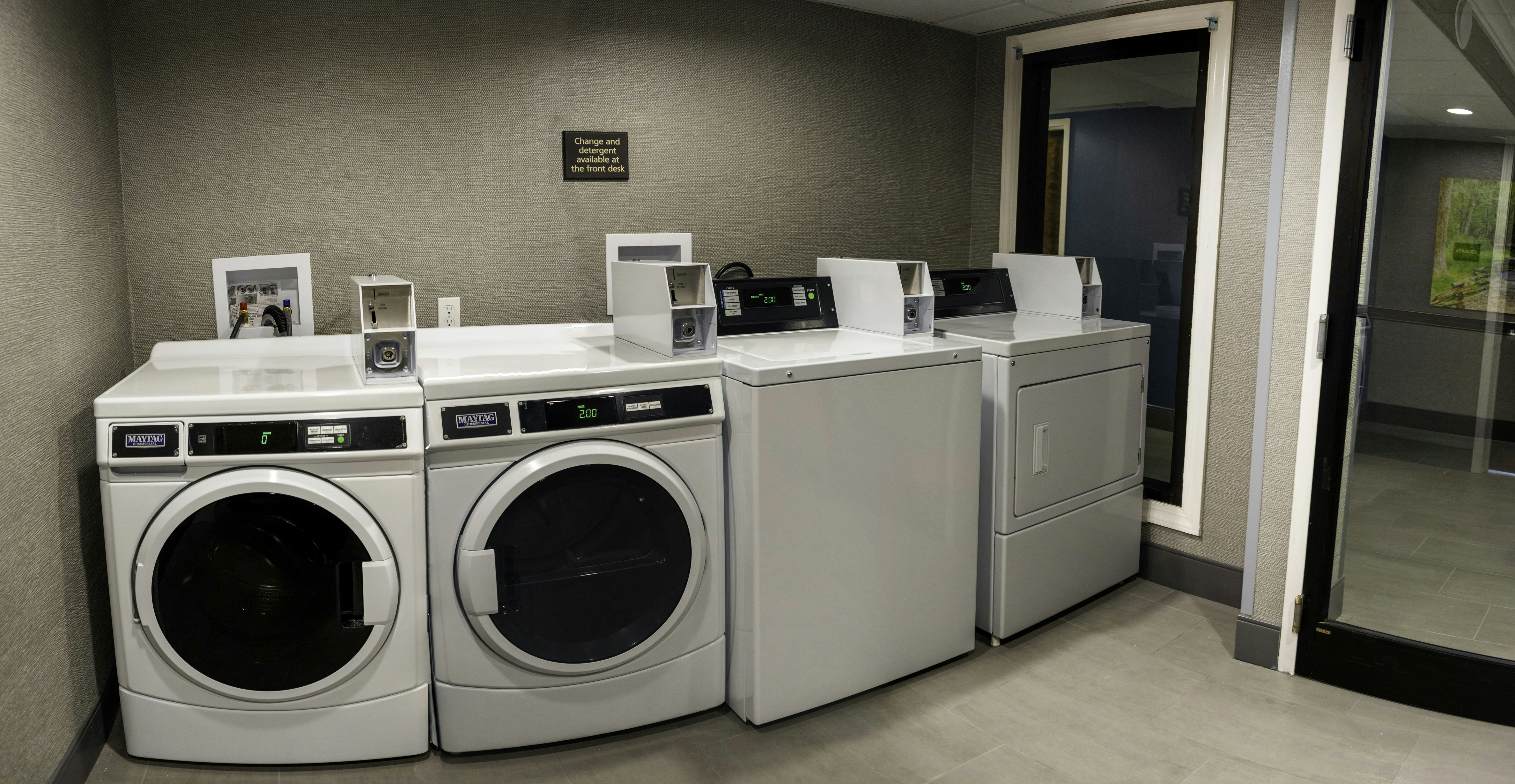 HAMPTON INN KINSTON 10/46