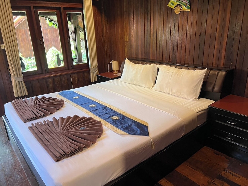 Wooden, Cottage, Double Bed, Garden View