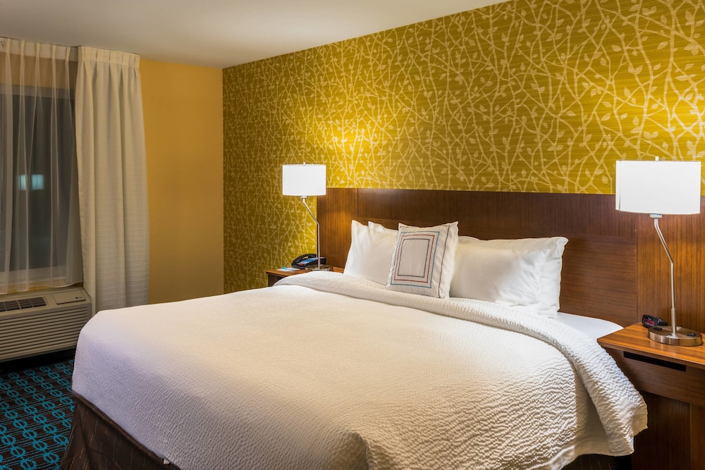 Fairfield Inn Suites Atlanta Fairburn 8/25