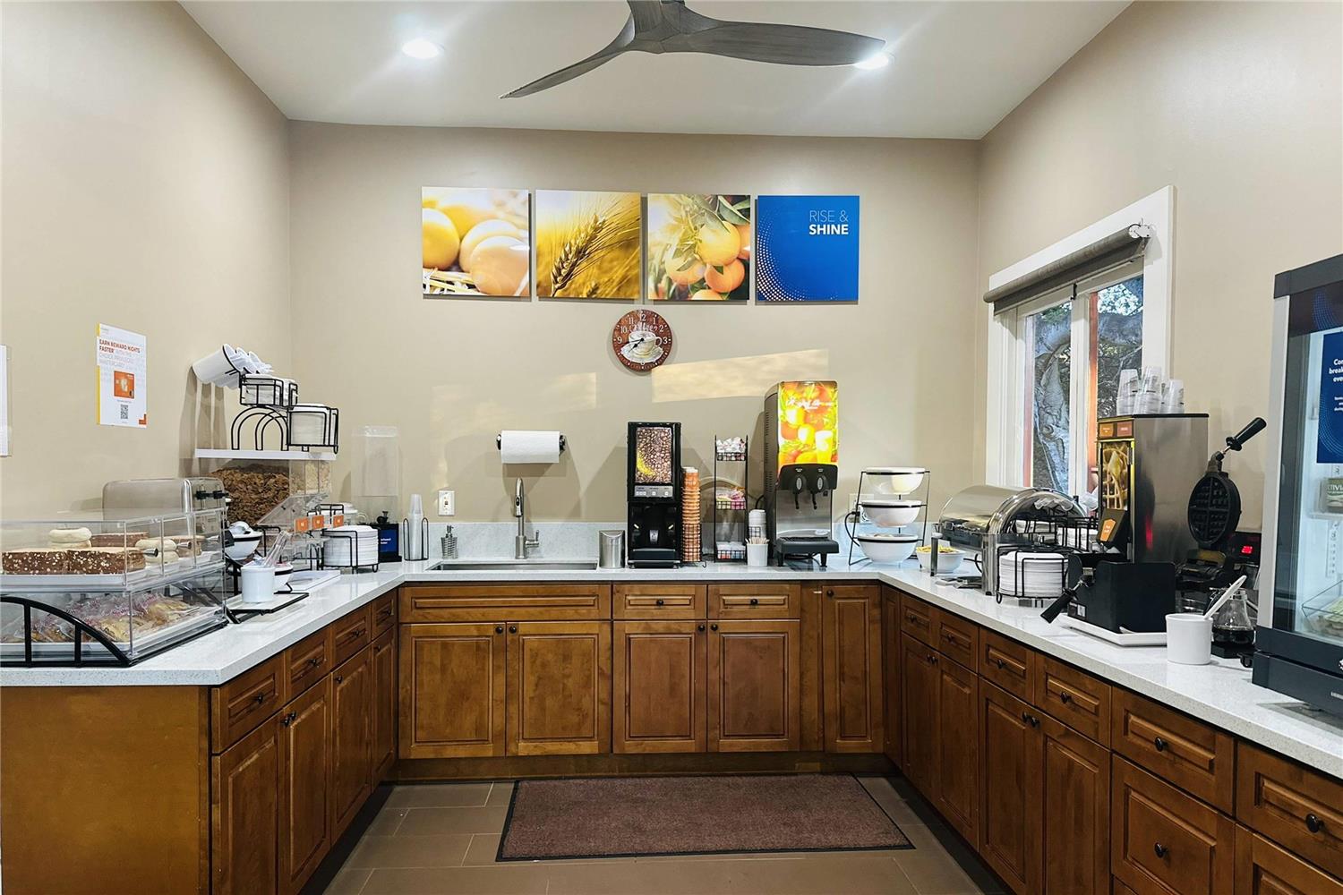 Comfort Inn Monterey Peninsula Airport 15/15