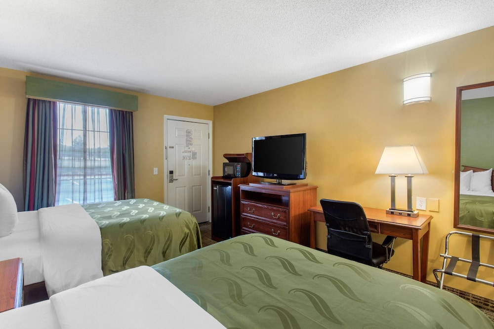 Quality Inn Laurinburg, NC 10/44