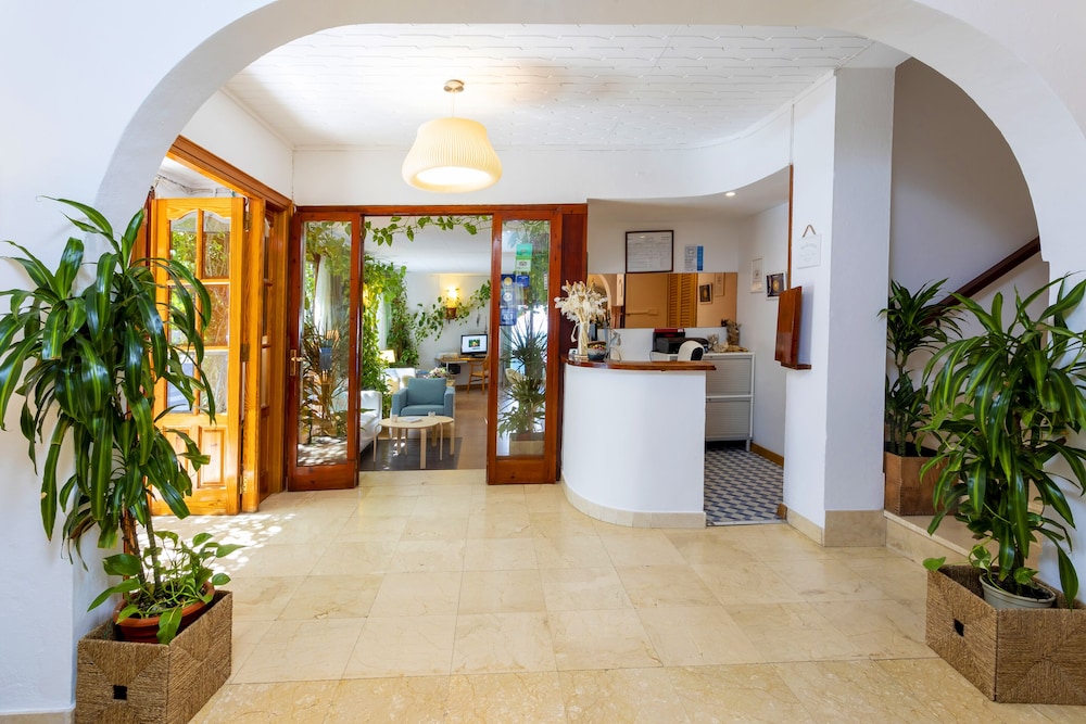 Manolita Hostal 10/71