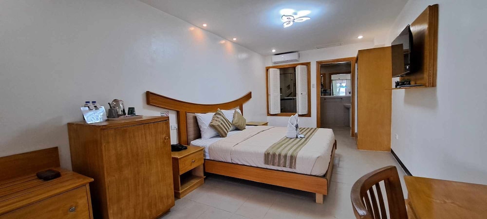 ROOM, BEACH FRONT