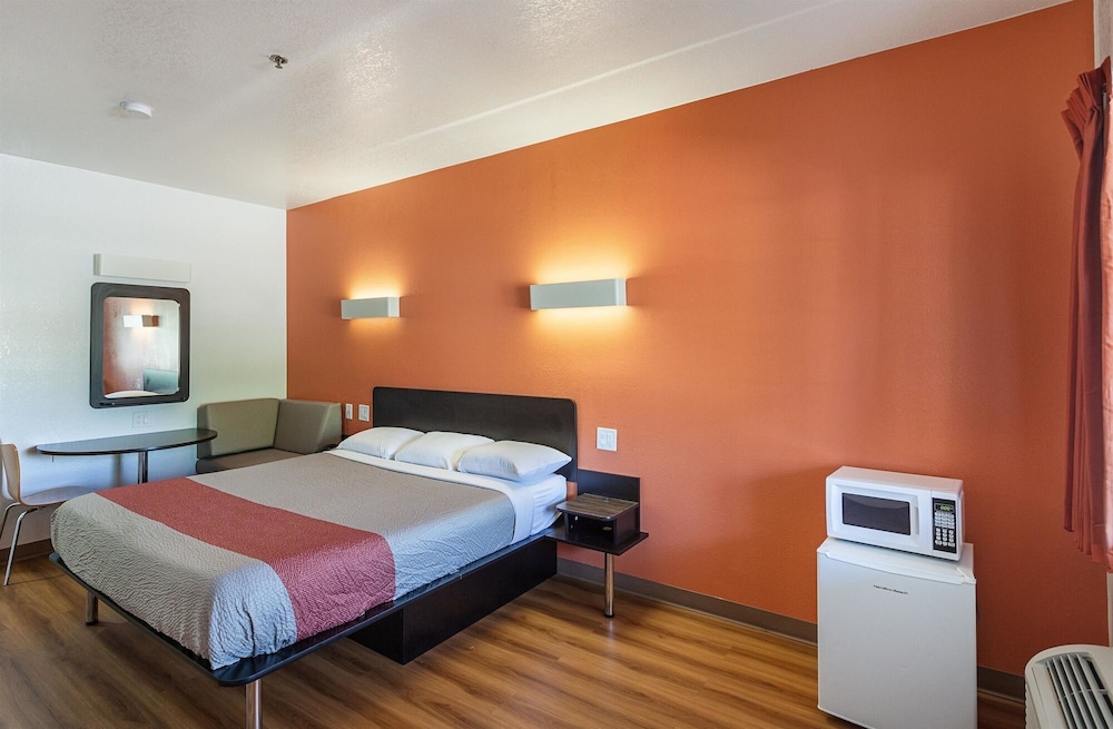 Motel6 Bedford, TX - Fort Worth 24/38
