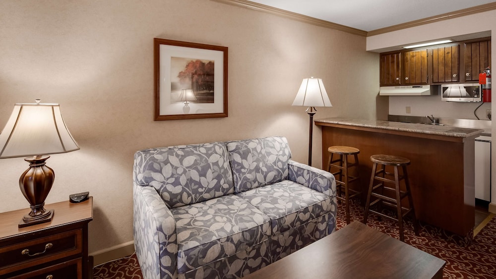 Best Western Plus Morristown Inn 34/40
