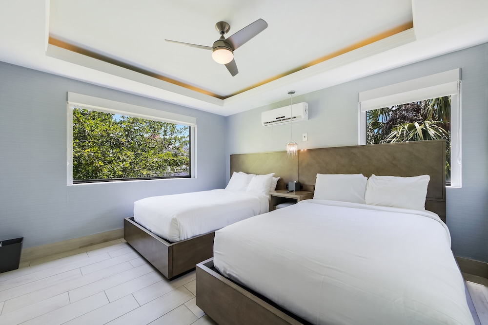 Family Suite, 1 King and 2 Double Beds, Sofa, Elita Hotel 2/6