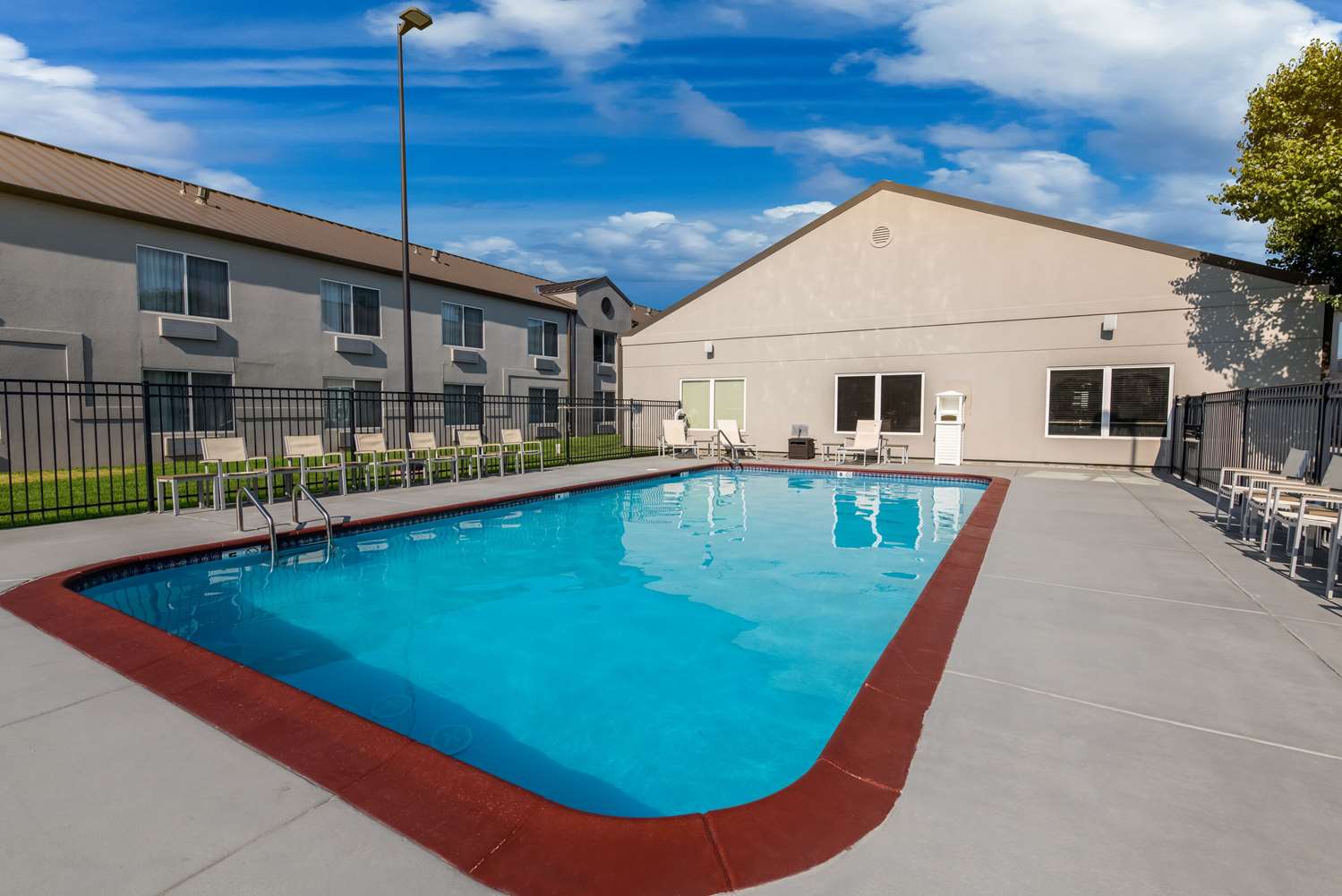 Country Inn & Suites By Radisson Wichita East Ks 10/17
