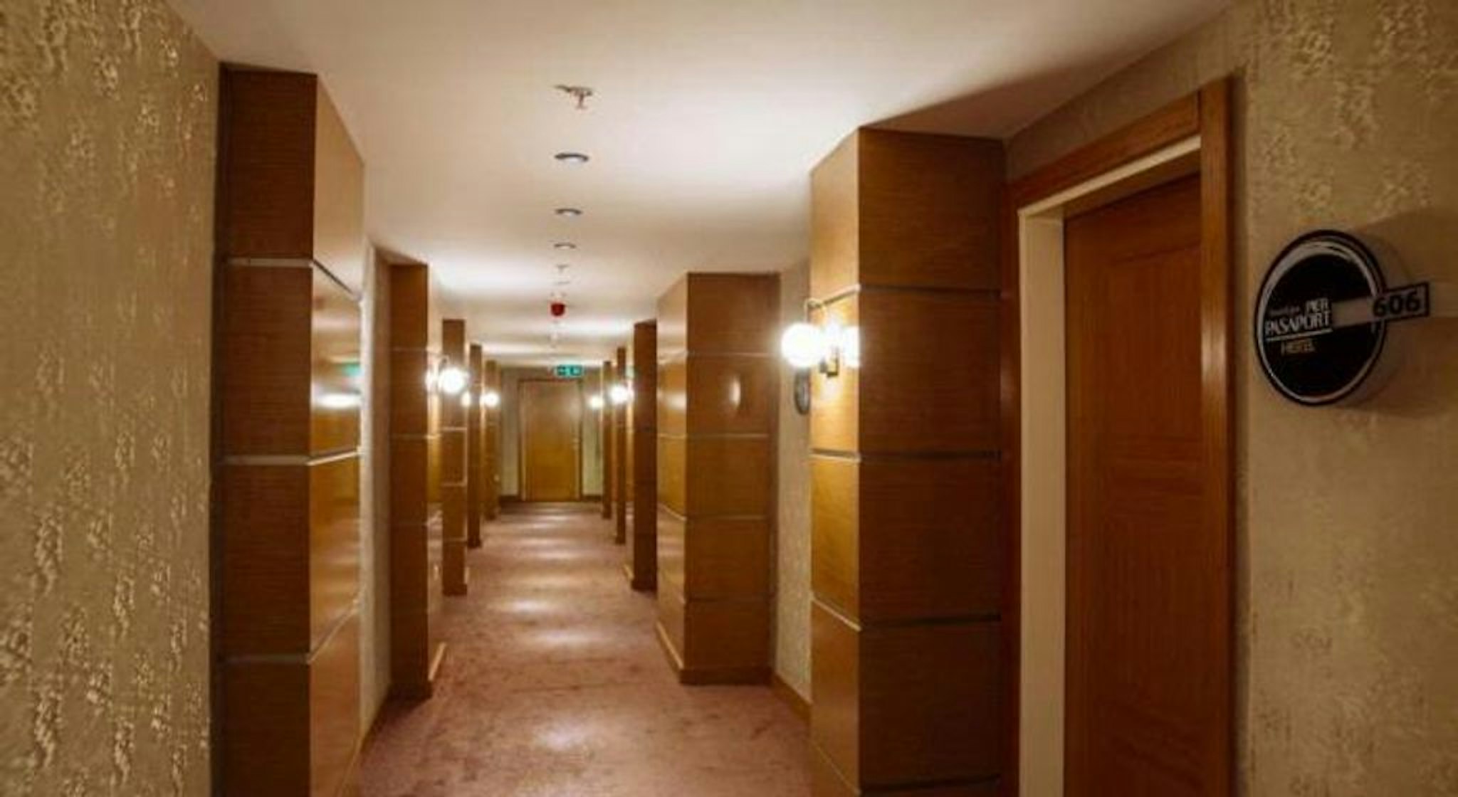 PASAPORT PIER HOTEL 41/79