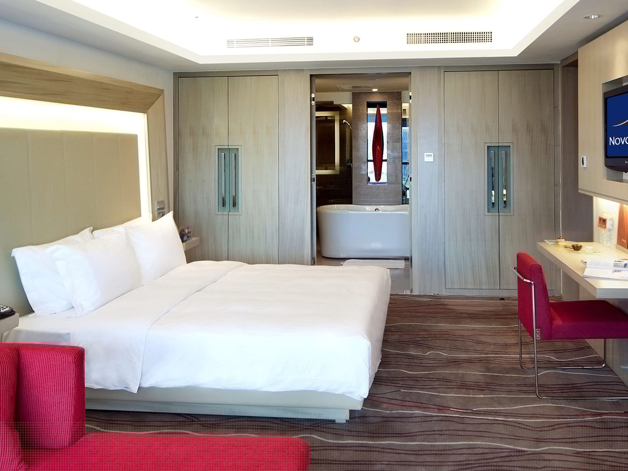 EXECUTIVE, SUITE, KING BED