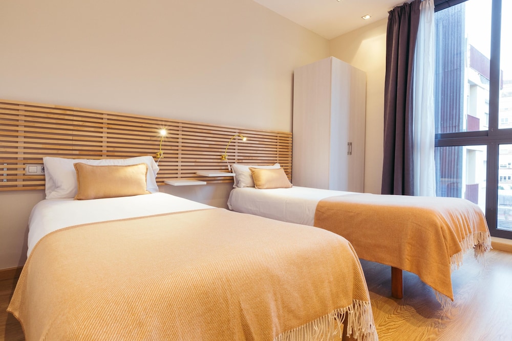 2 BEDROOMS, BUSINESS, APARTMENT