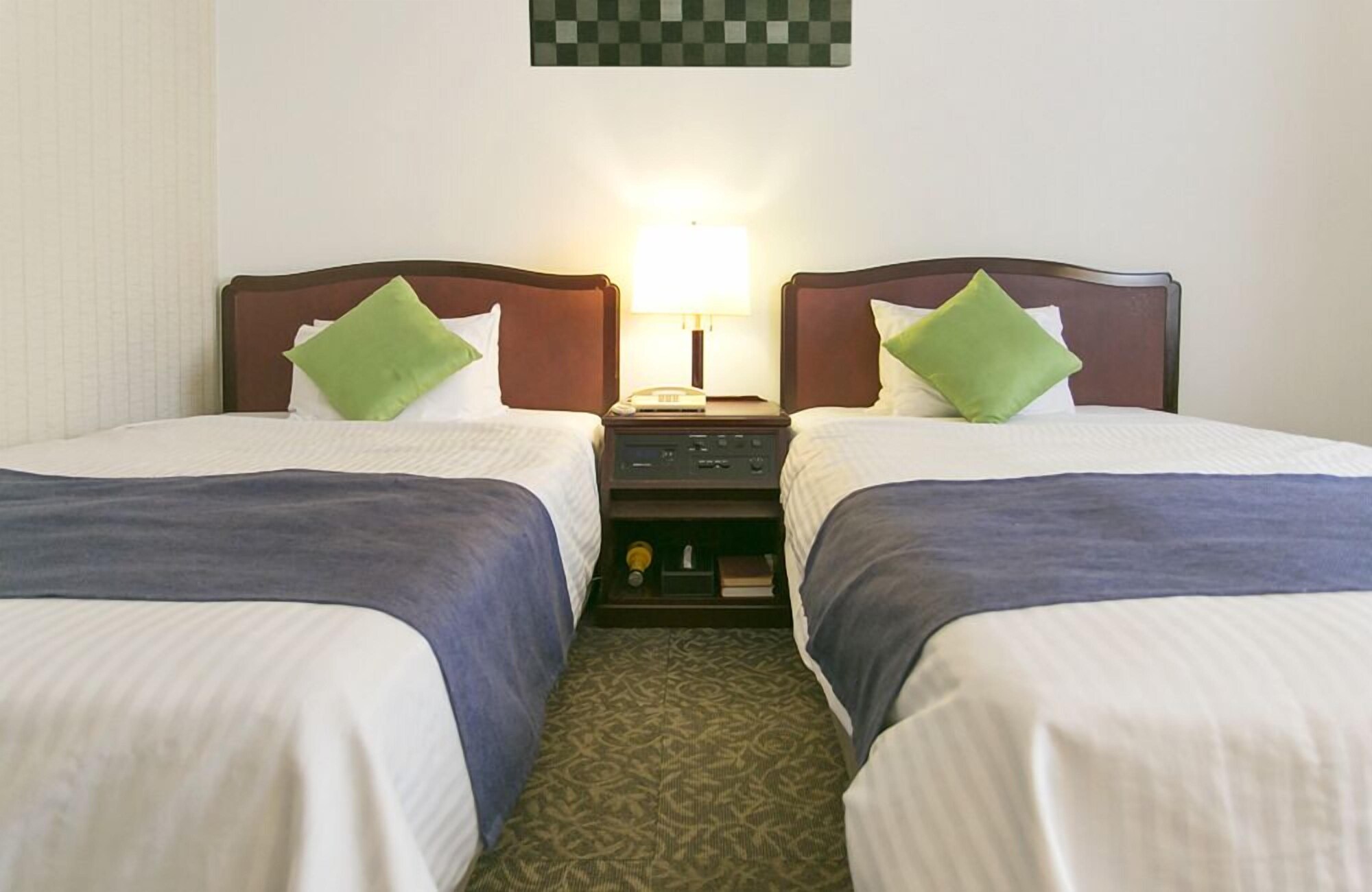 ROOM, TWIN BEDS