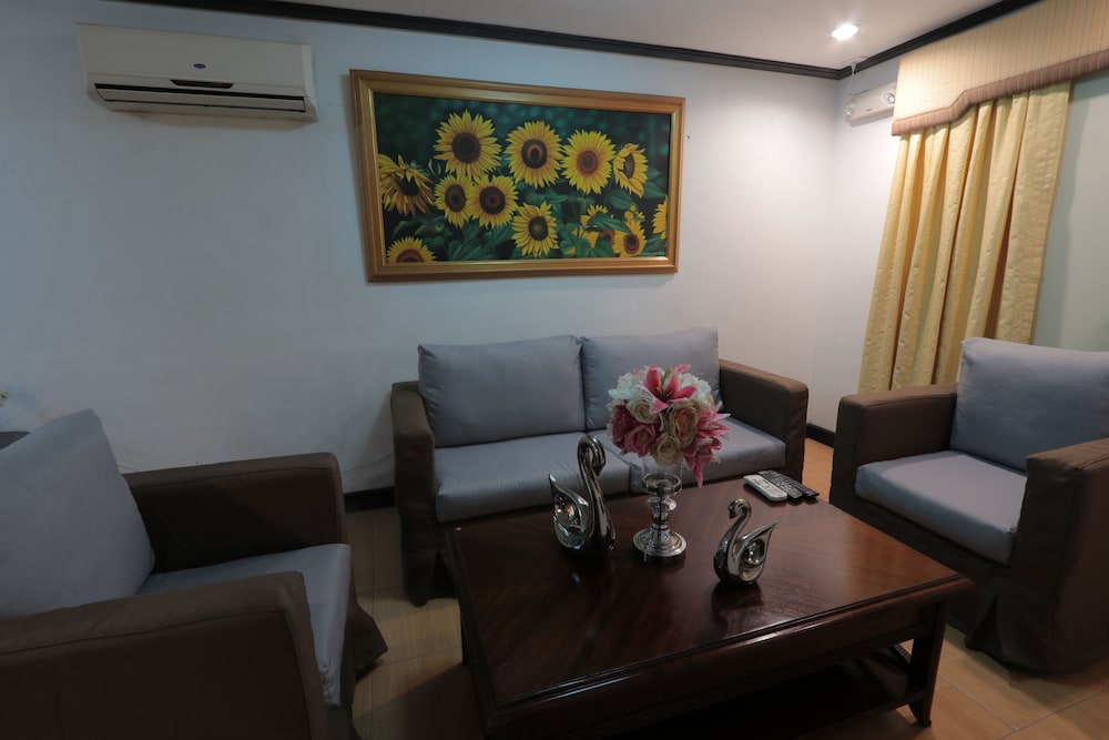 D'leonor Hotel 48/73