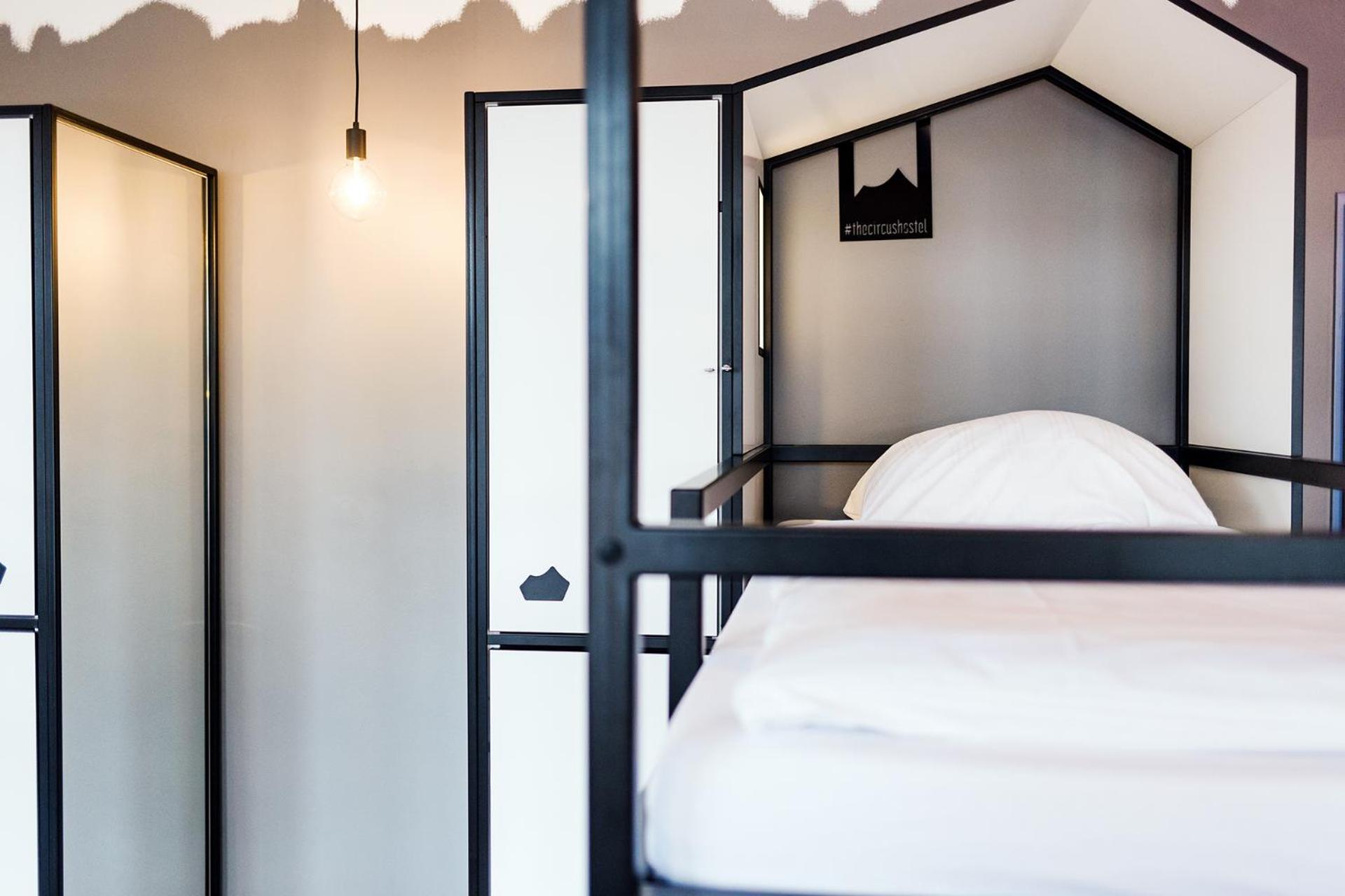 Mixed Dorm, 10 Beds, Shared Bathroom