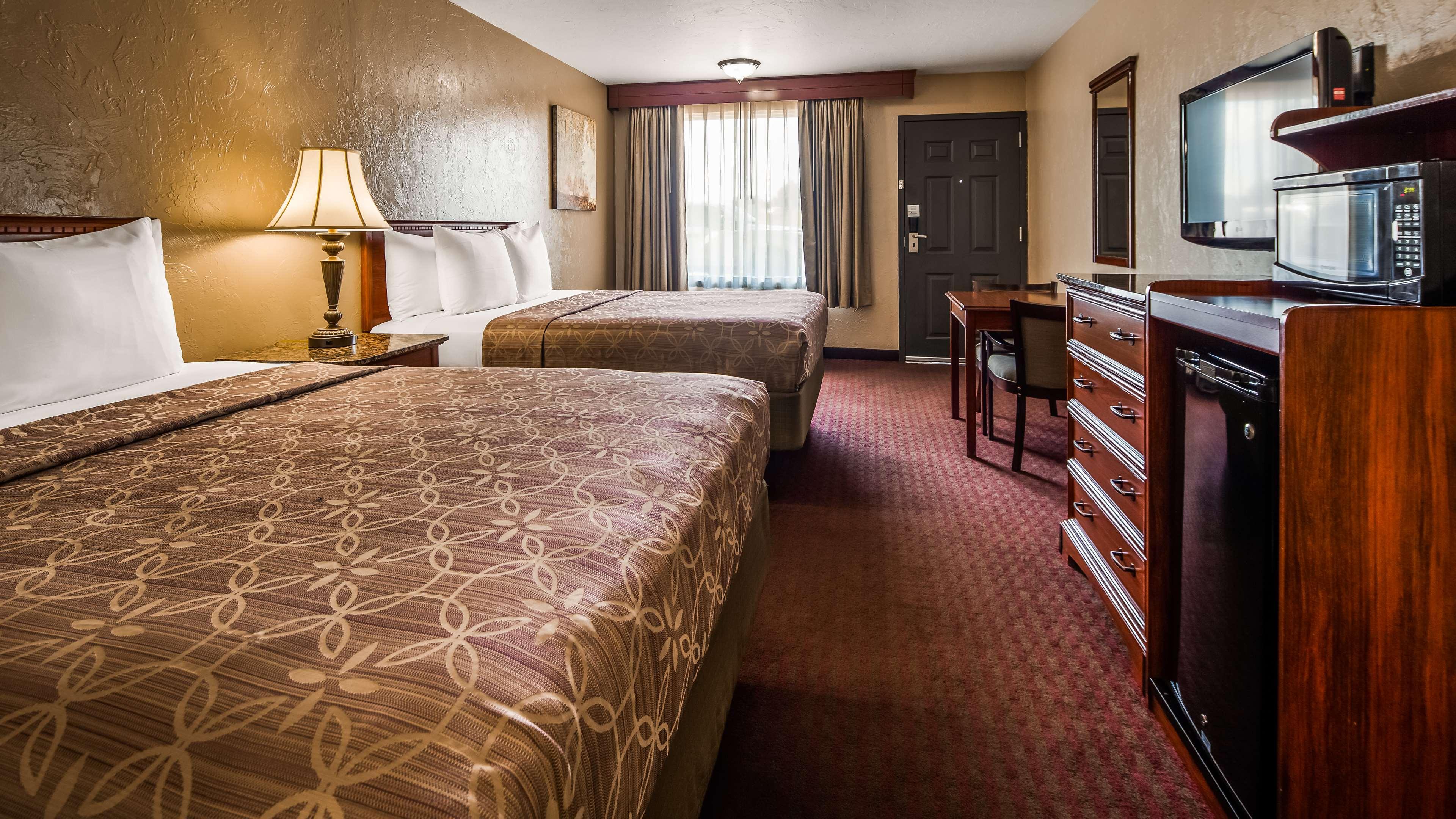 Downstairs, 2 Queen Beds