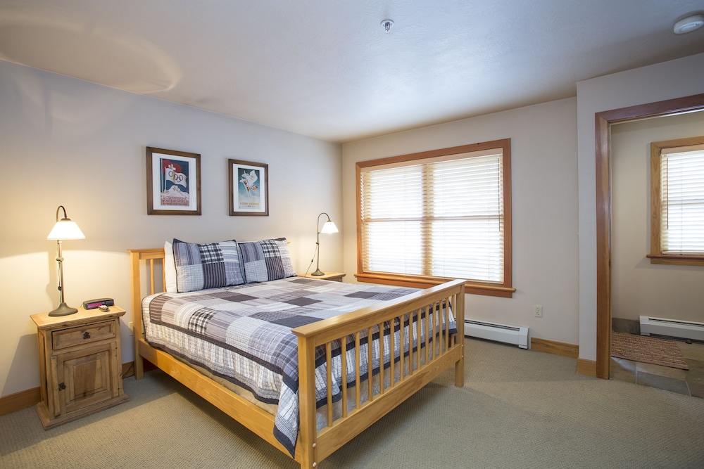 Deer Valley's Signature Collection 25/74