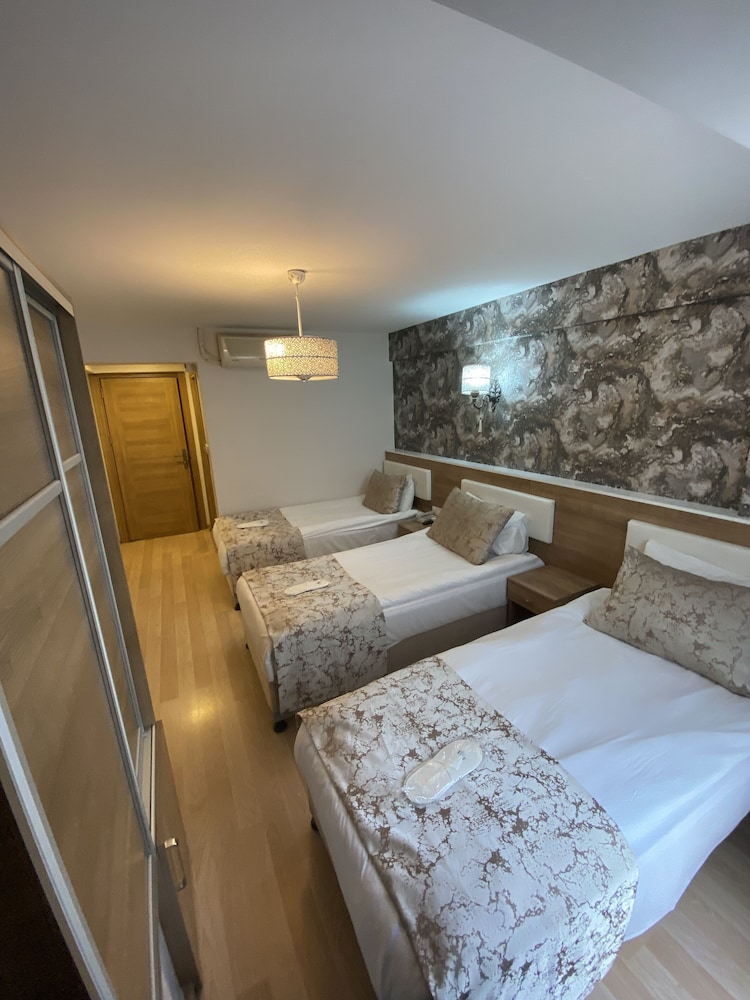ROOM, TRIPLE