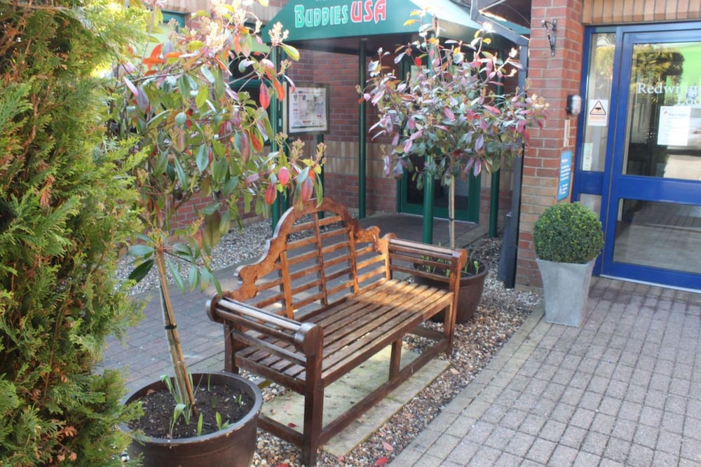 Redwings Lodge Dunstable 6/33