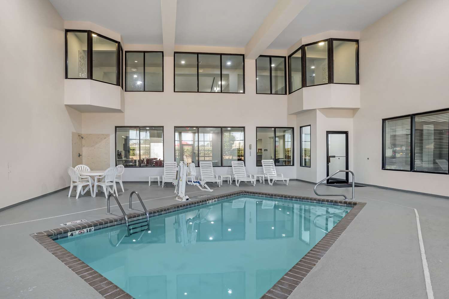swimming pool spa