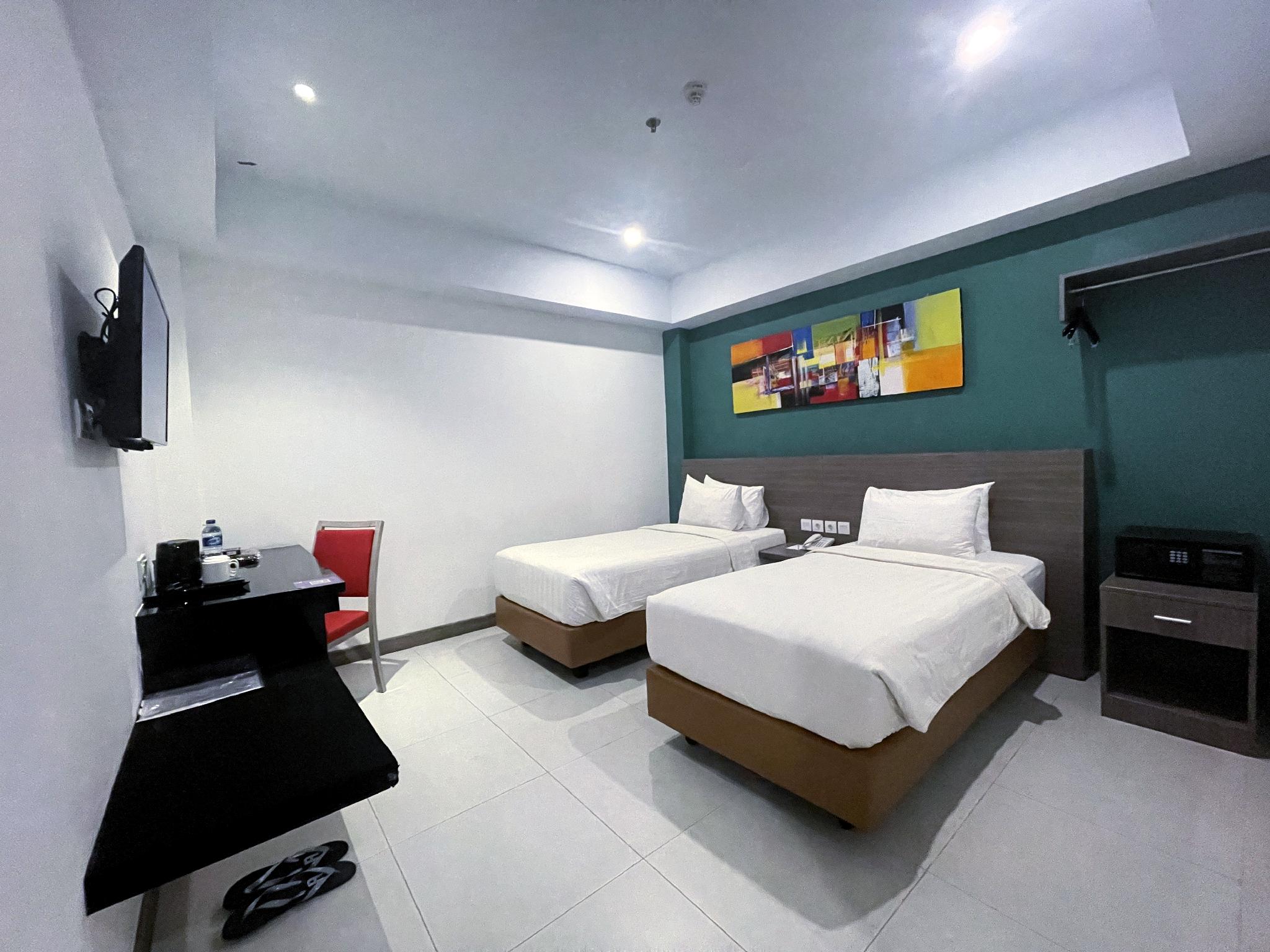Standard, Twin Beds, No Window, Smoking