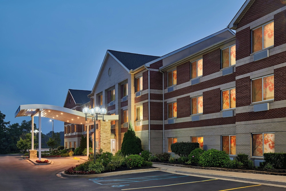 Fairfield Inn Suites By Marriott Detroit Farmington Hills 43/49