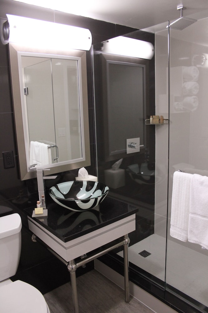 Lotus Boutique Inn Suites 34/57
