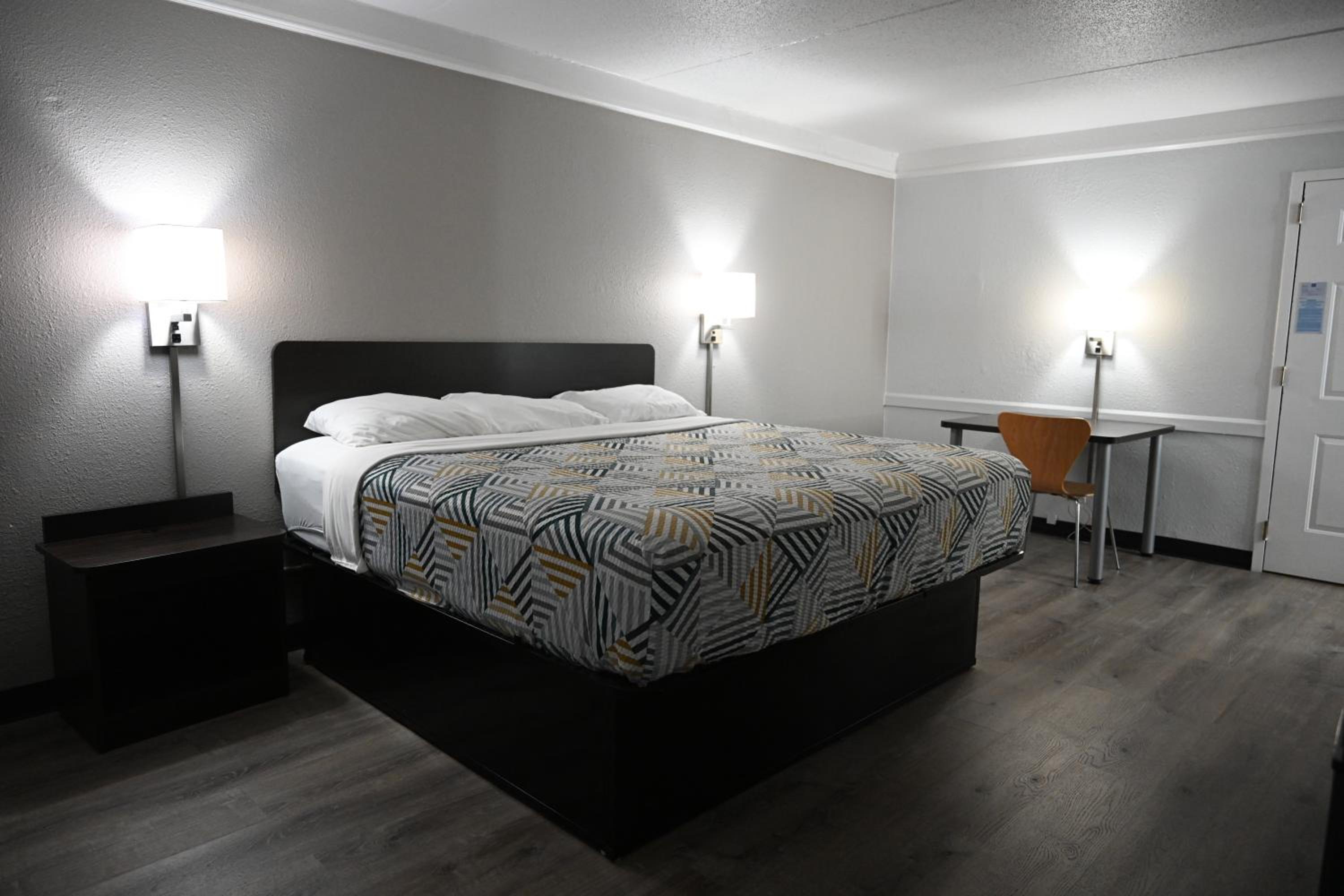 1 King Bed Mobil Access Tub Nsmk Micfridge