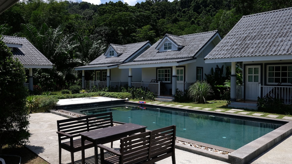 Suksompong Resort 16/29