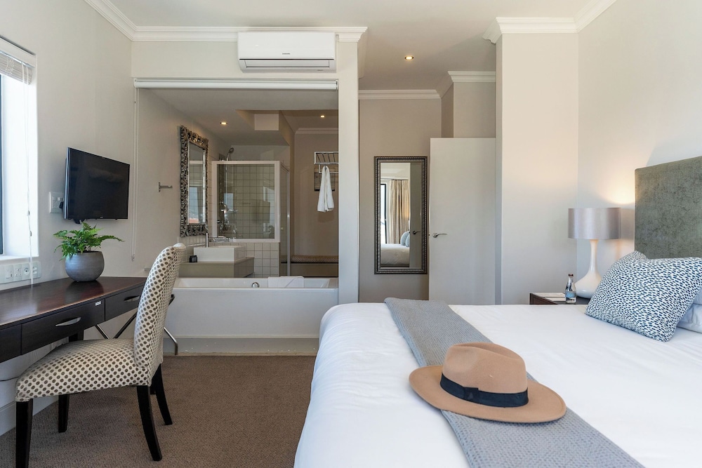 Village, Residence, Twin Beds, Harbour Square 7/10