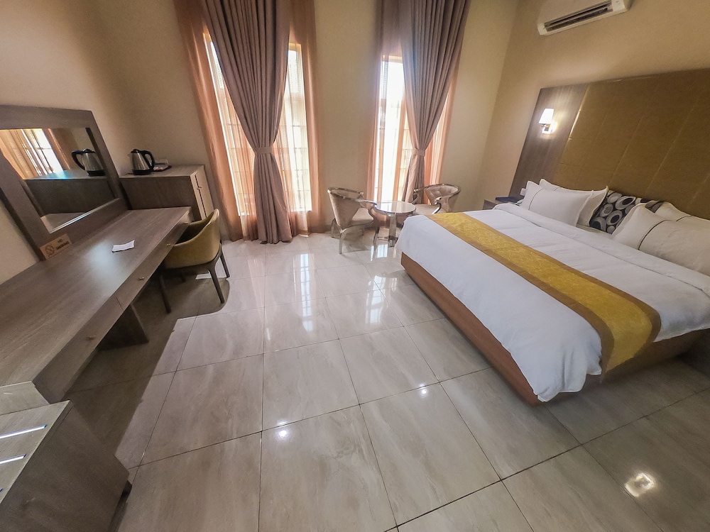 DELUXE, EXECUTIVE, CITY VIEW