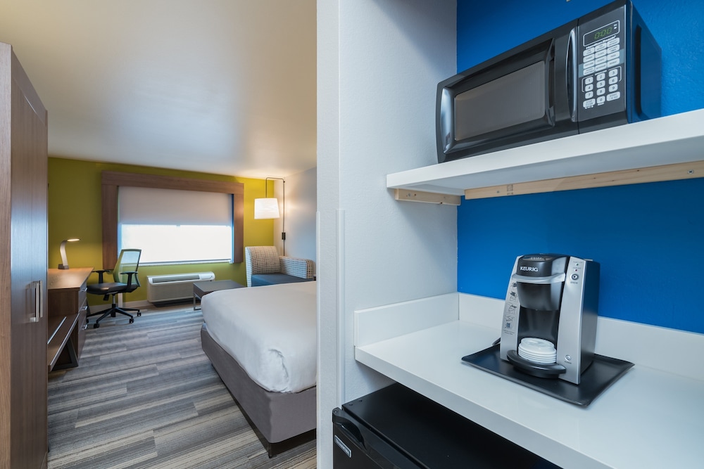 Holiday Inn Express & Suites Rocky Mount/Smith Mtn Lake 28/75