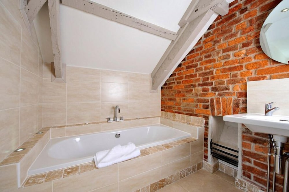 Mannings Hotel 52/54