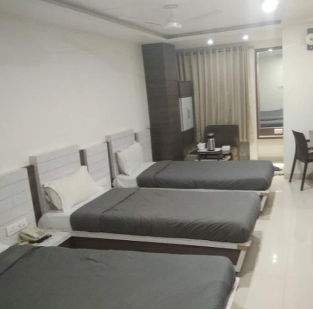 HOTEL AMBER 22/46