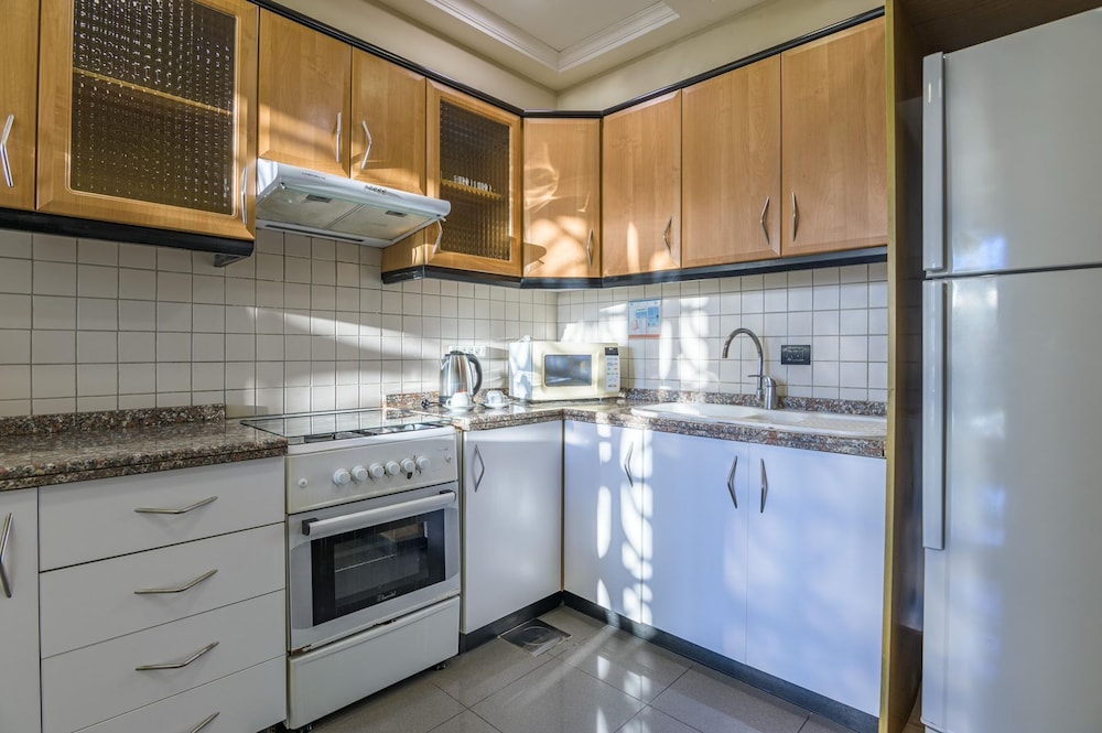 Lahoya Homes, Beirut 50/50
