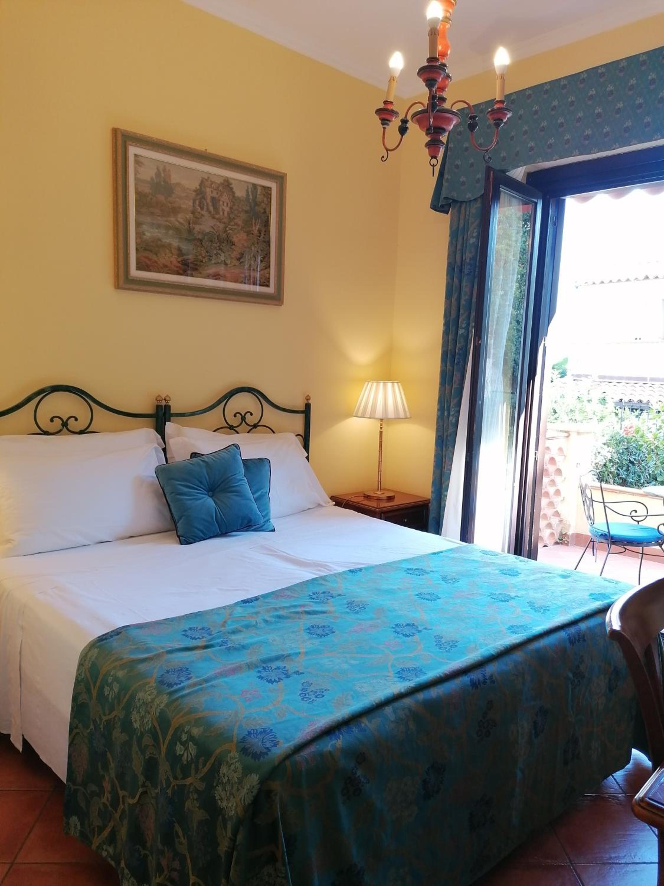 Room, Double or Twin Bed, Side Sea View