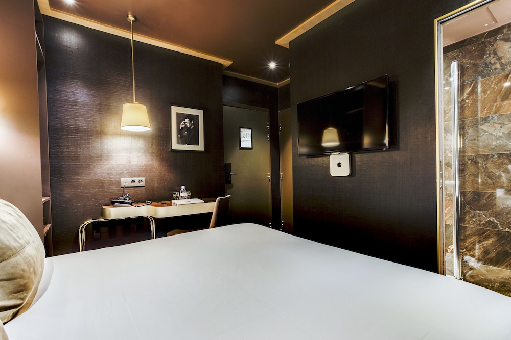 Armoni Hotel Formely Cheverny 8/25