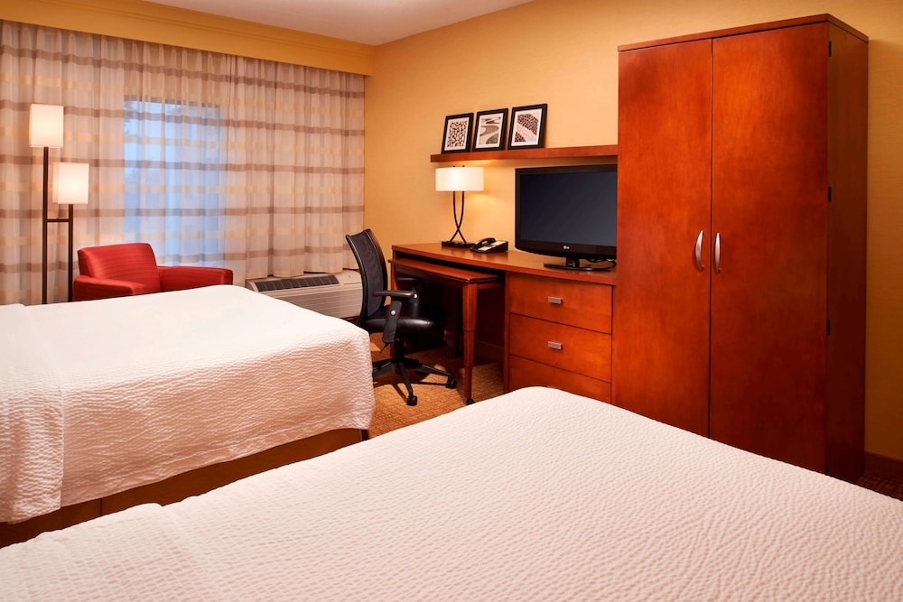Comfort Inn and Suites Arlington Heights Wilke Rd 14/69