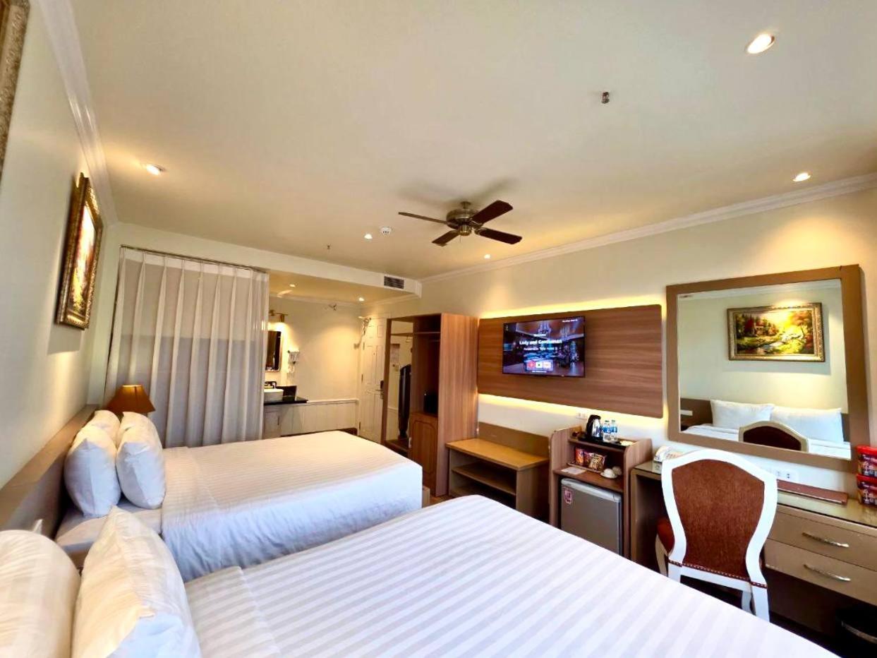 ROOM, TWIN BEDS, CITY VIEW