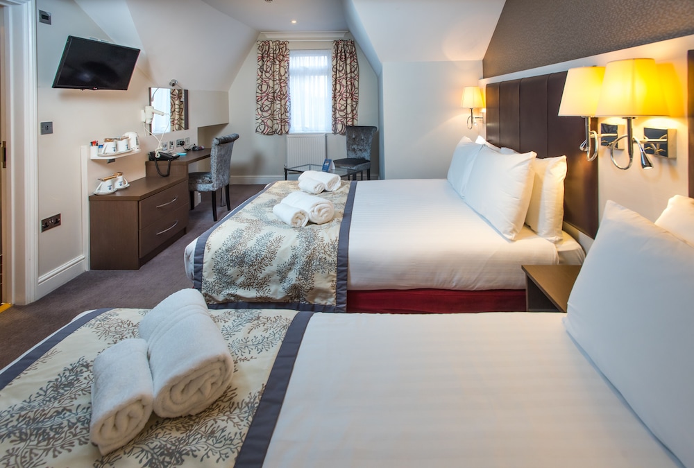 Spark by Hilton London Chiswick 40/45