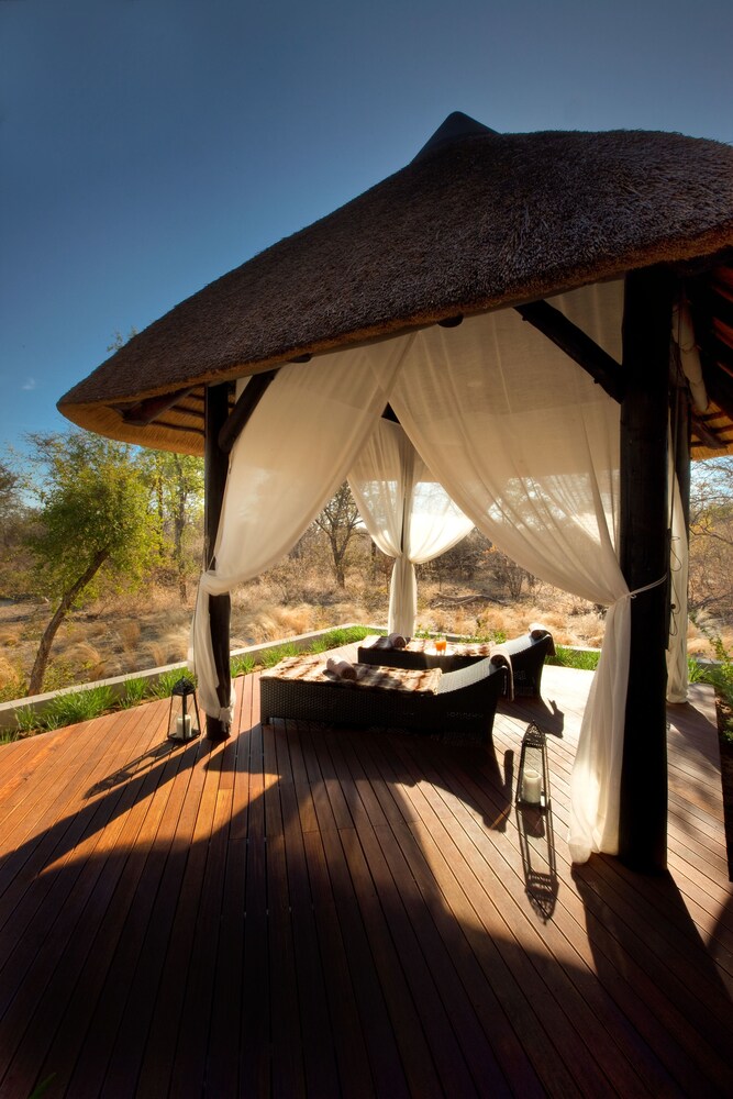 Mokuti Etosha Lodge 12/69