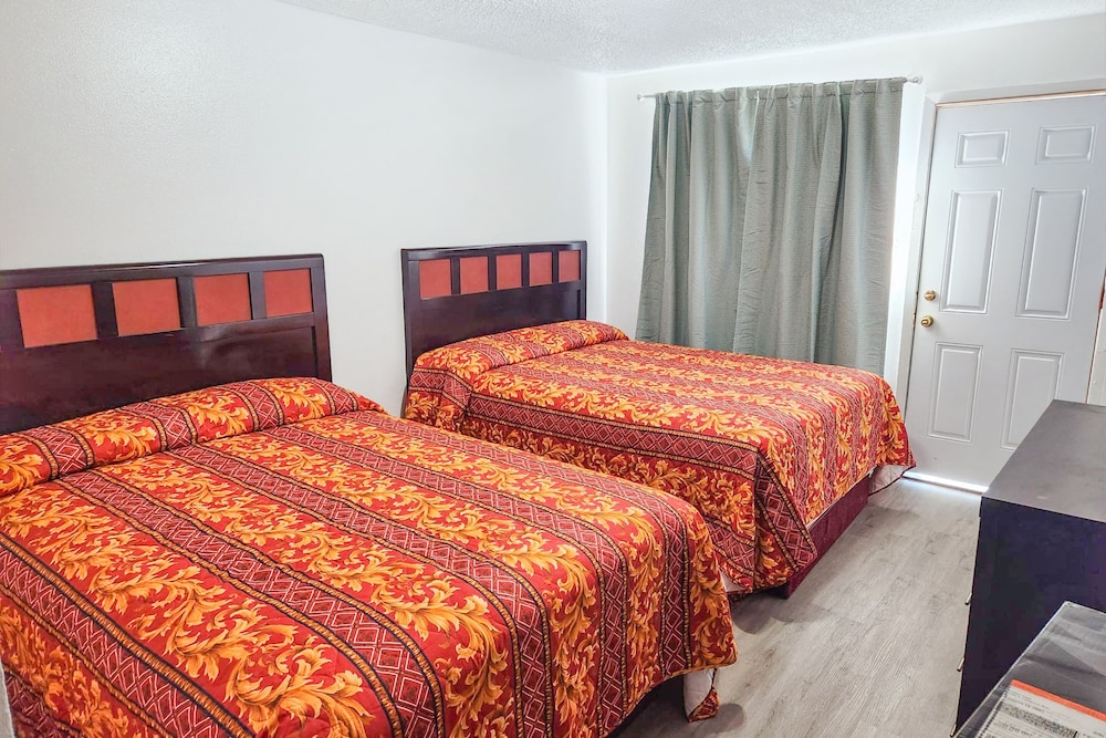 Budget Inn By OYO Palestine TX Hwy 79 7/30