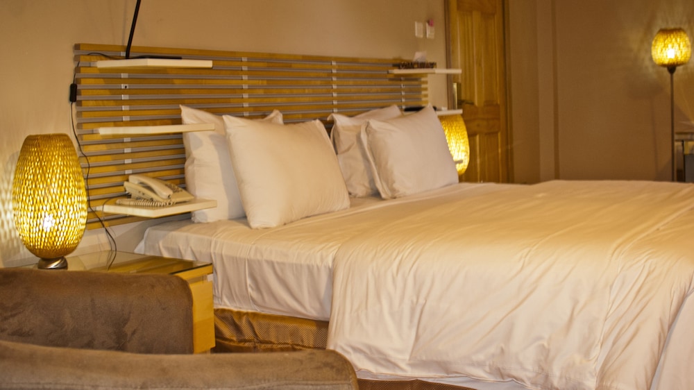 Tropical Enclave Hotel 35/60