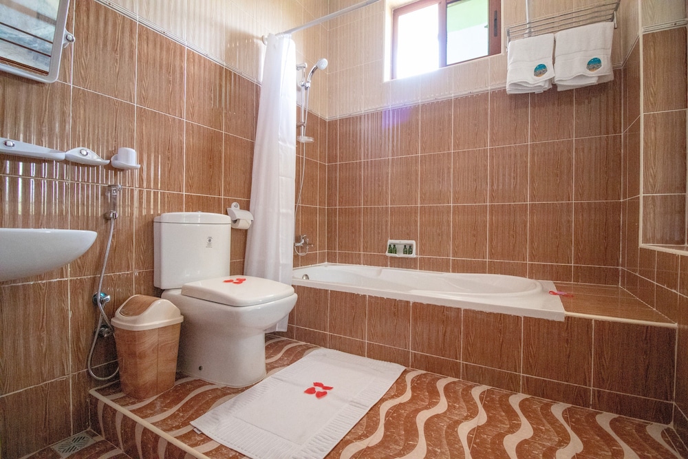 Sunny Palms Beach Bungalows 63/65